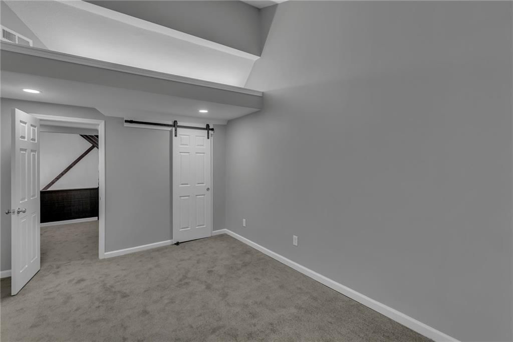 925 E South Avenue — photo 23