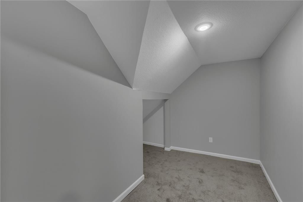 925 E South Avenue — photo 26