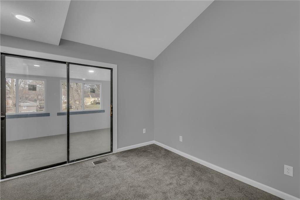 925 E South Avenue — photo 28
