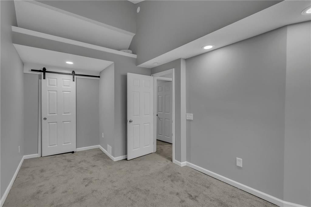925 E South Avenue — photo 29