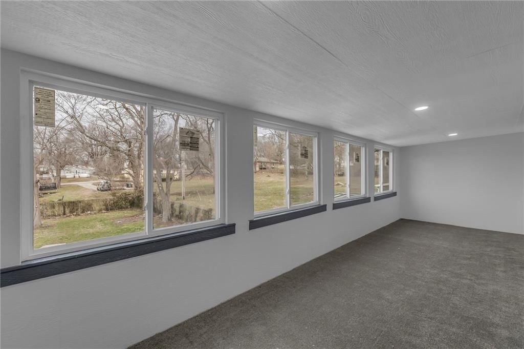 925 E South Avenue — photo 32
