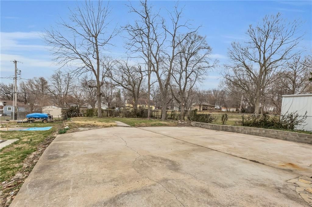 925 E South Avenue — photo 47