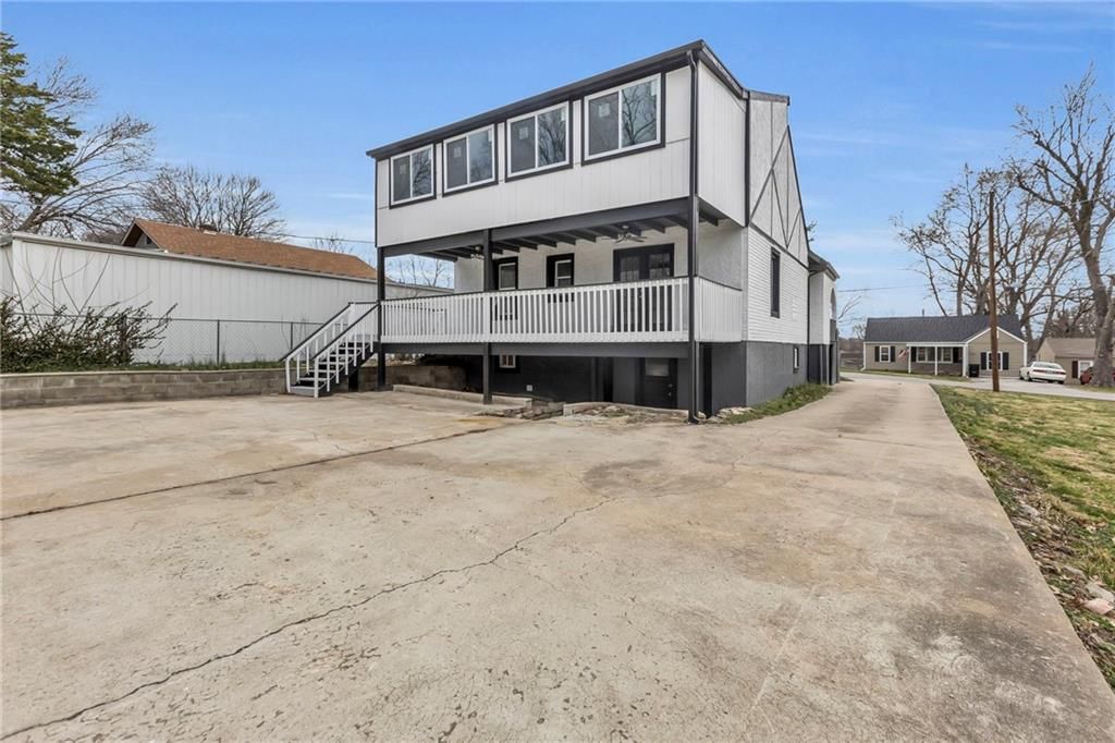 925 E South Avenue — photo 49