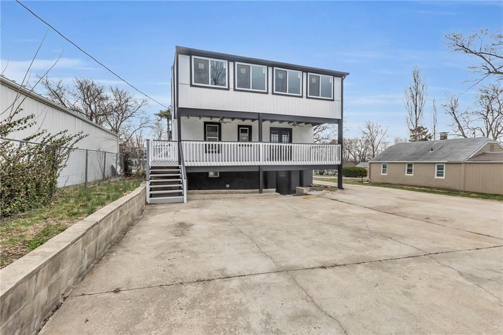 925 E South Avenue — photo 50
