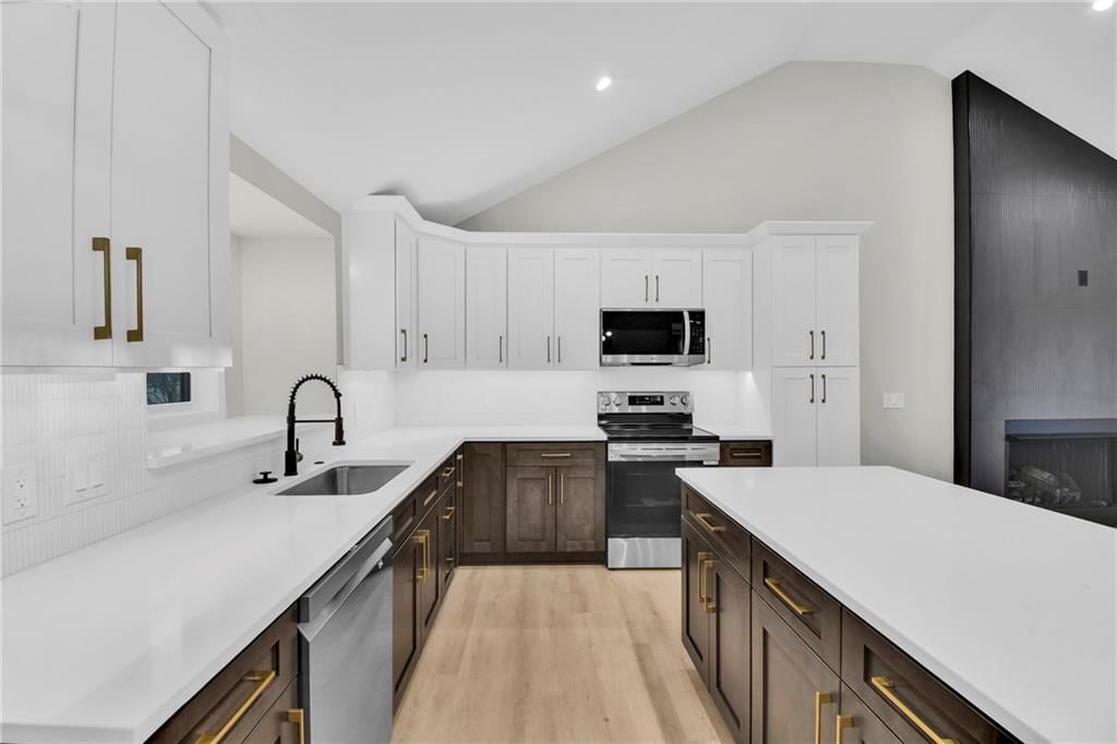 828 NE Bristol Drive — photo 10