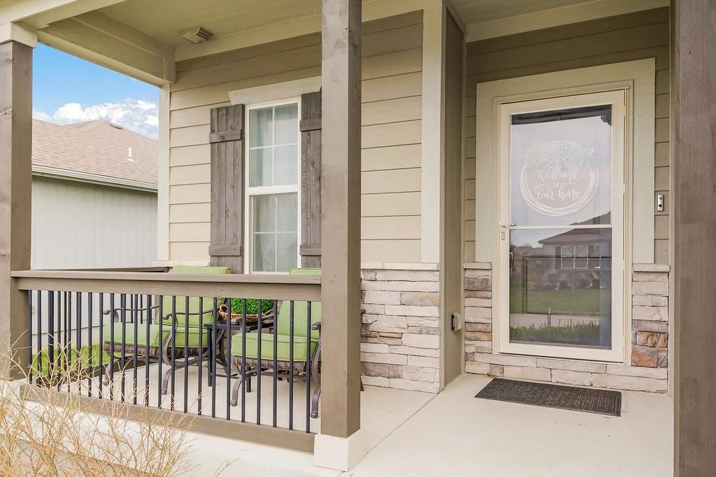 913 SE Auburn Court — photo 2