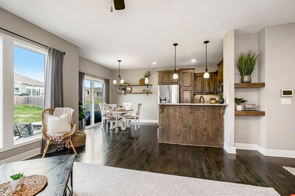 913 SE Auburn Court — photo 6