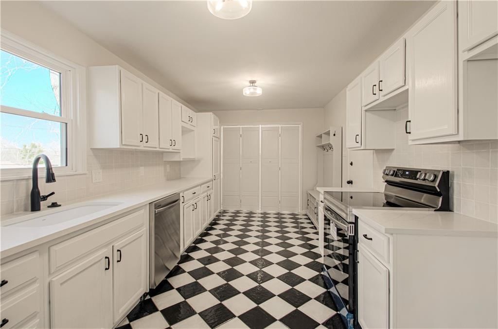 8228 Summit Street — photo 8