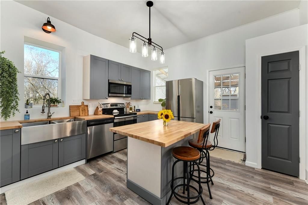 938 Sherman Avenue — photo 14