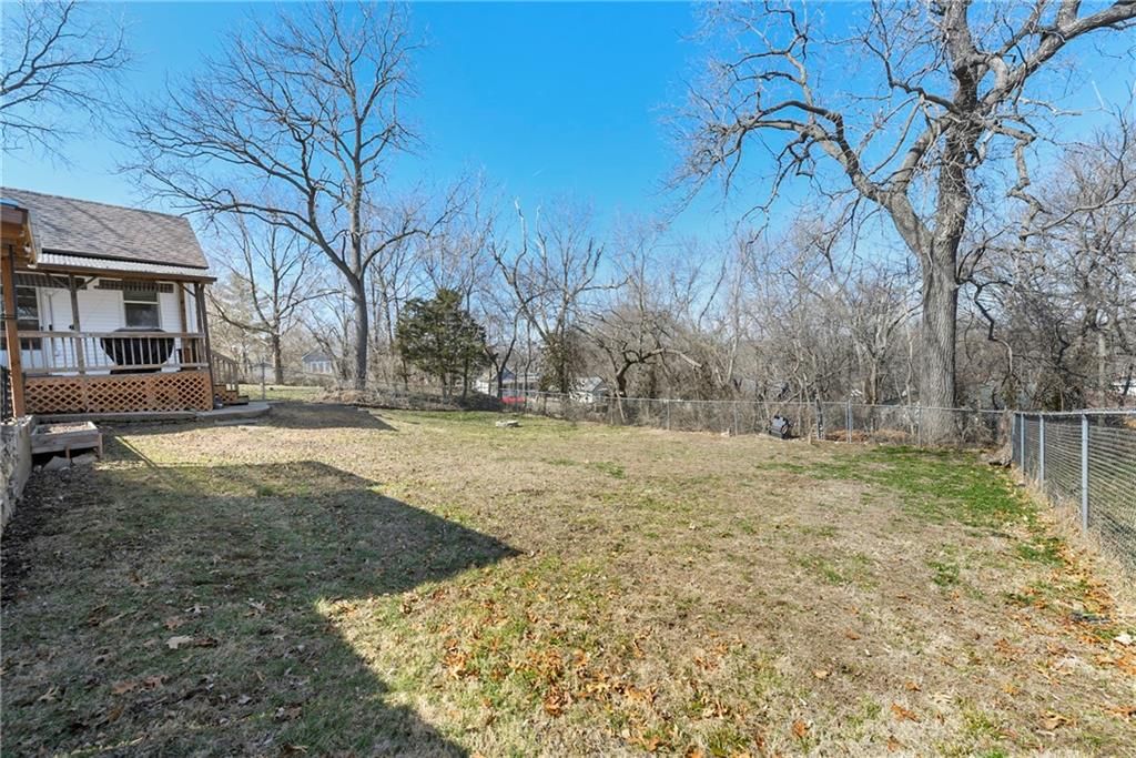 938 Sherman Avenue — photo 34