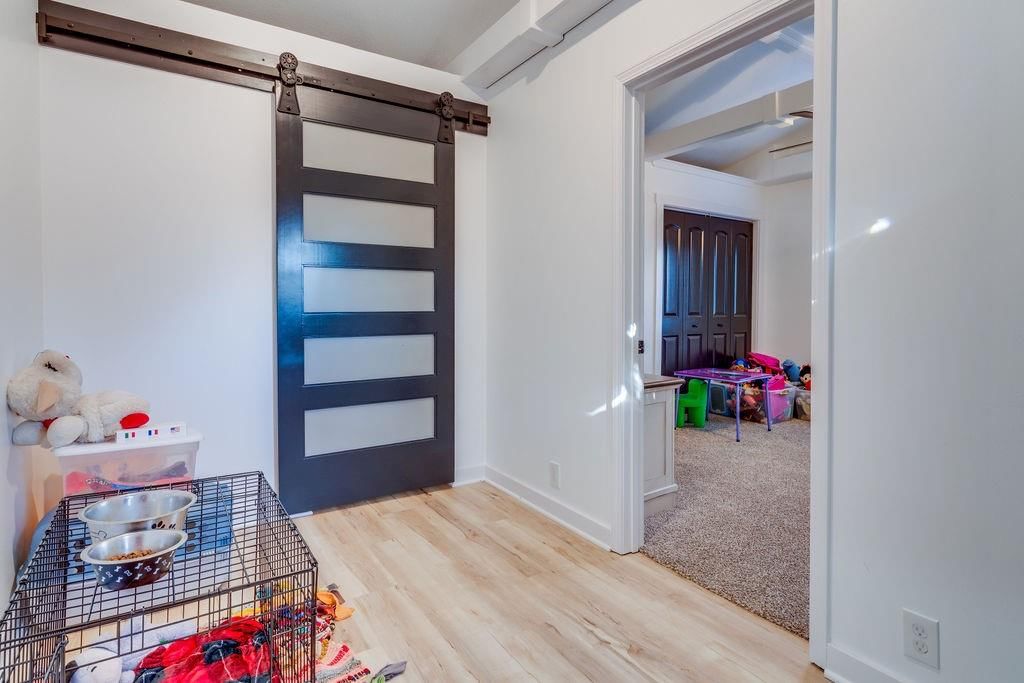314 E Brown Avenue — photo 13