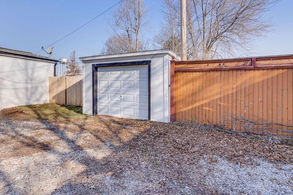 314 E Brown Avenue — photo 24