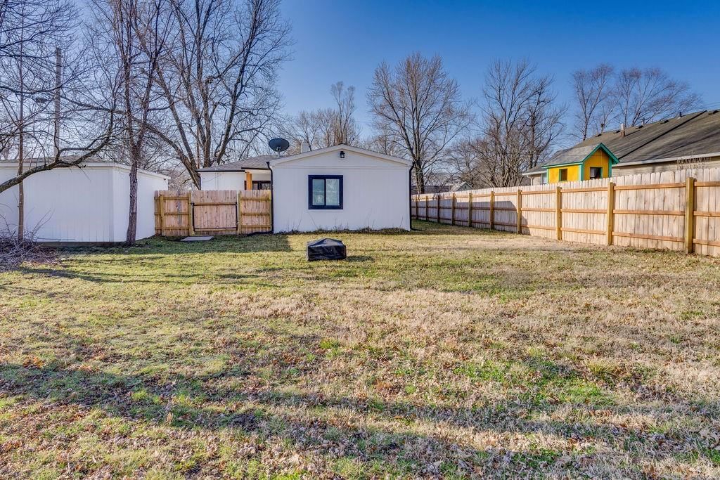314 E Brown Avenue — photo 27