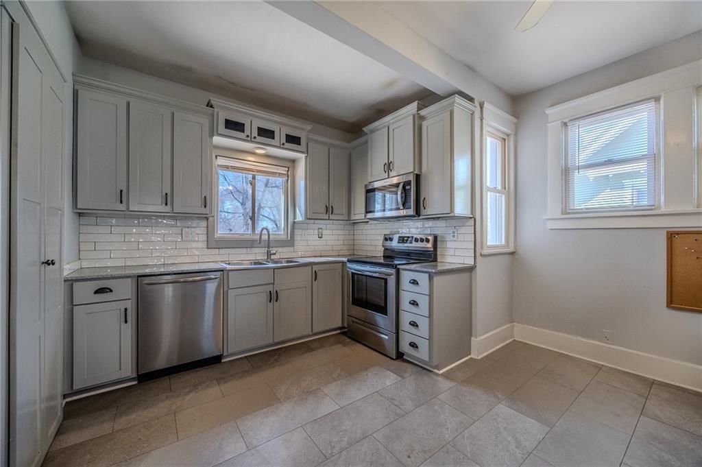 1709 Bloom Street — photo 16