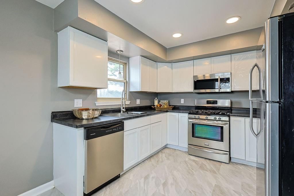 3214 Summit Avenue — photo 8