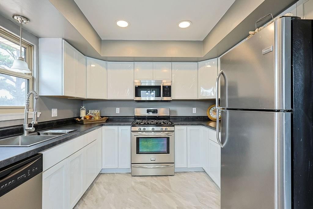 3214 Summit Avenue — photo 9