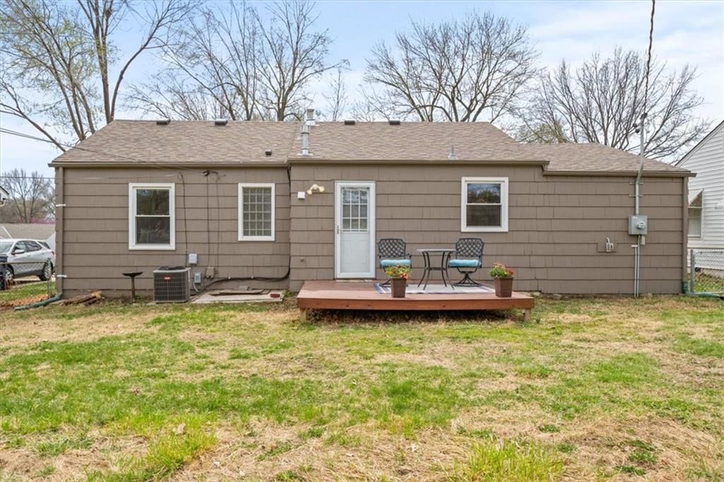 714 W 84th Terrace — photo 16