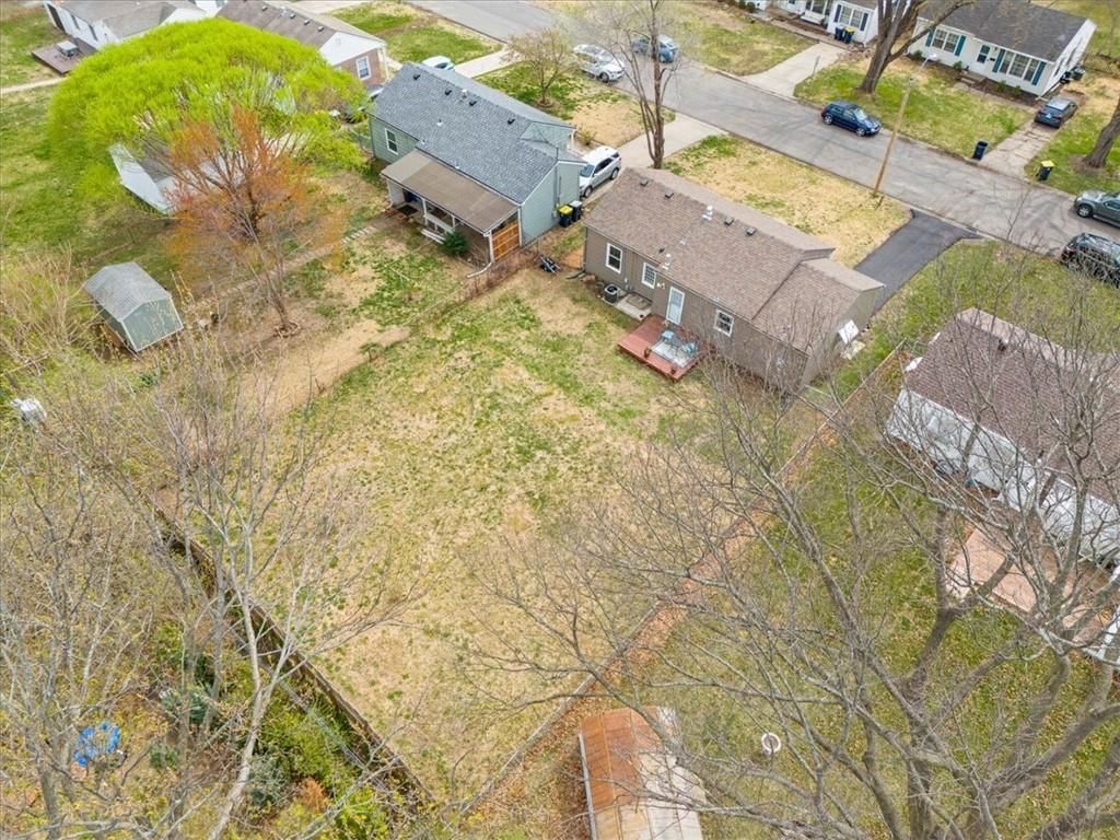 714 W 84th Terrace — photo 19