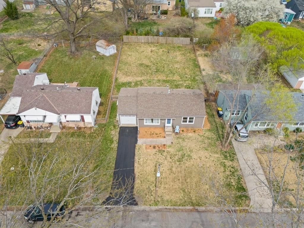 714 W 84th Terrace — photo 20
