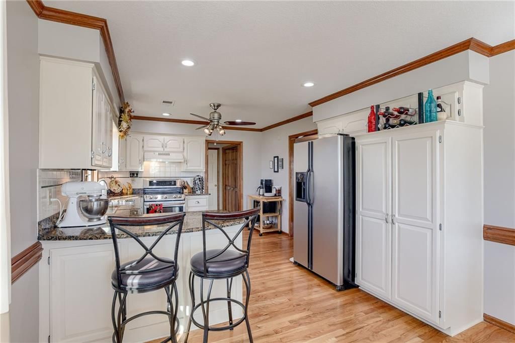 17513 Sunrise Circle — photo 4