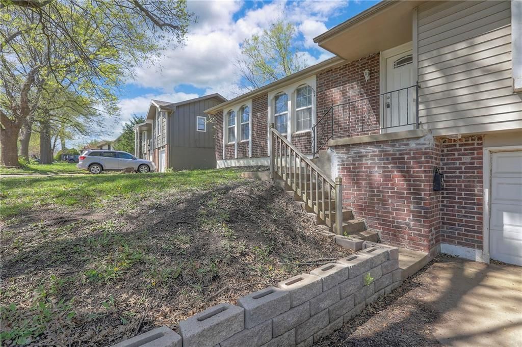 7504 E 119TH Terrace — photo 4