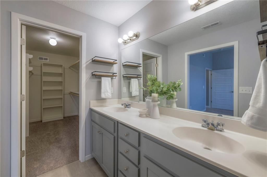 710 N Laurel Street — photo 23