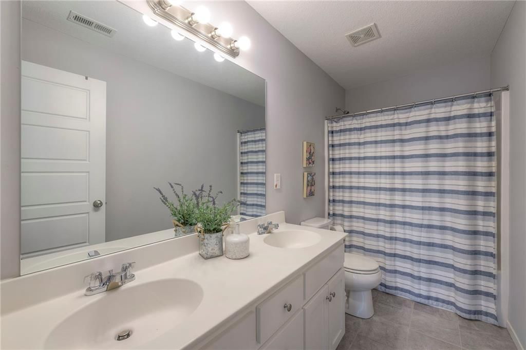 710 N Laurel Street — photo 32
