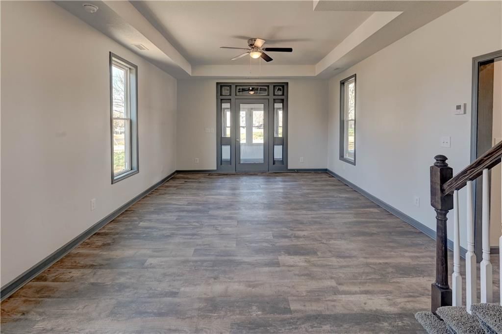 407 W 5th Street — photo 2