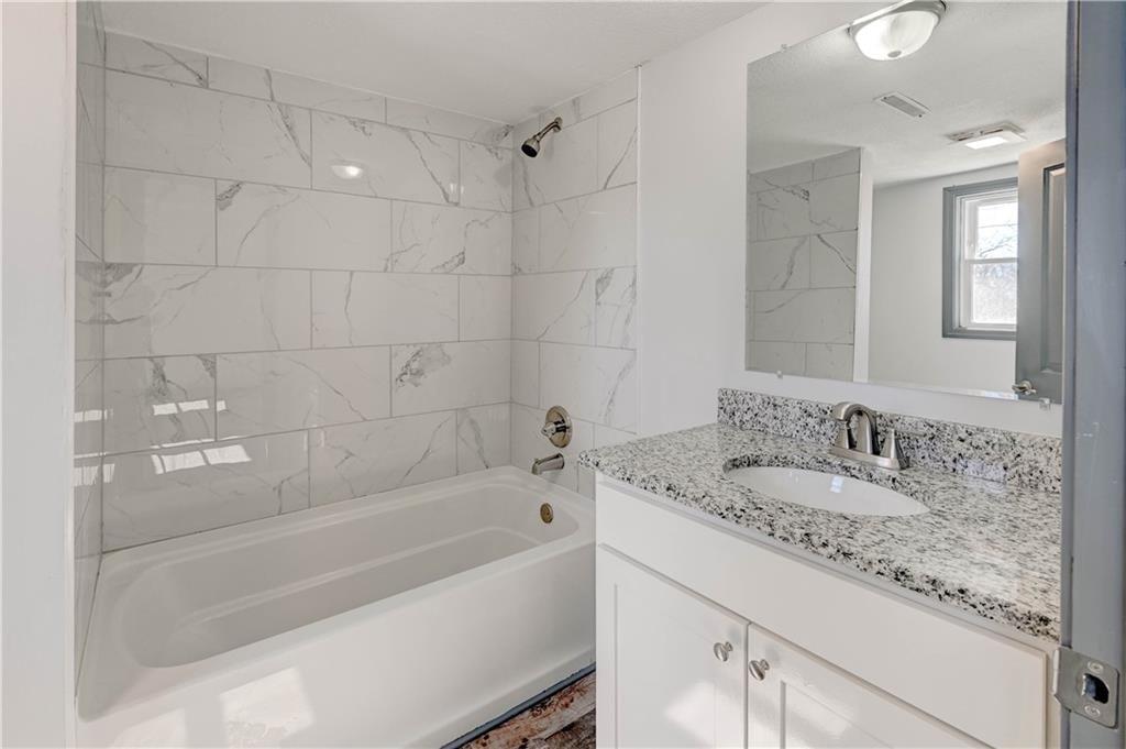 407 W 5th Street — photo 13