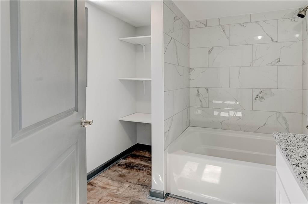 407 W 5th Street — photo 14