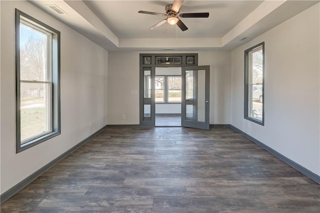 407 W 5th Street — photo 16