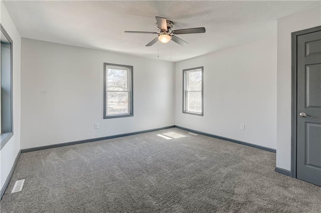 407 W 5th Street — photo 18