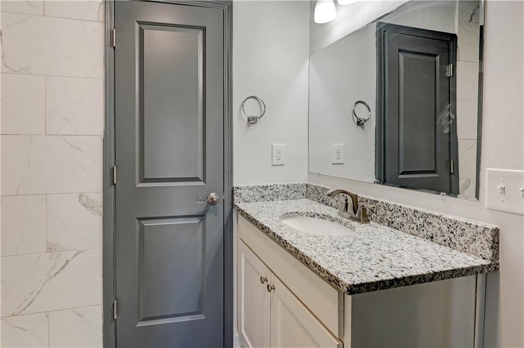 407 W 5th Street — photo 24