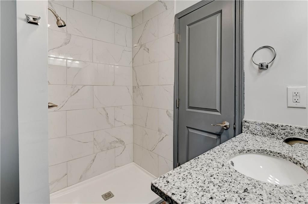 407 W 5th Street — photo 25