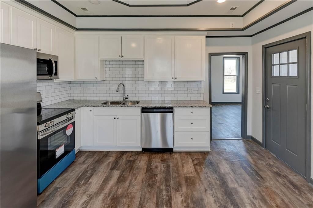 407 W 5th Street — photo 30