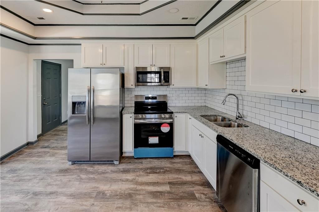 407 W 5th Street — photo 31