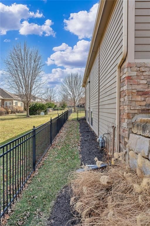 5215 Brown Lane — photo 6