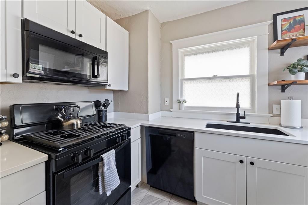 4233 Bell Street — photo 7