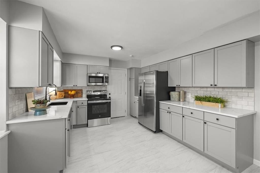 1303 Baltimore Street — photo 11