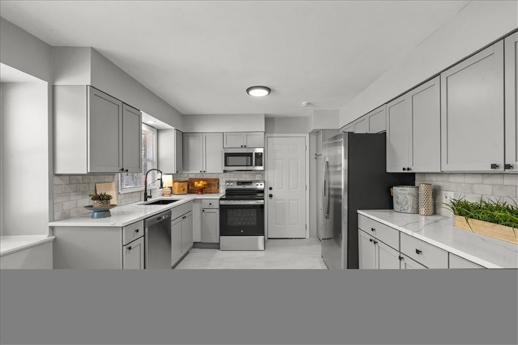 1303 Baltimore Street — photo 10