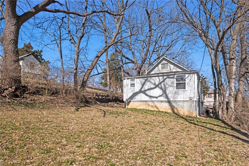 11815 E Roberts Street — photo 24