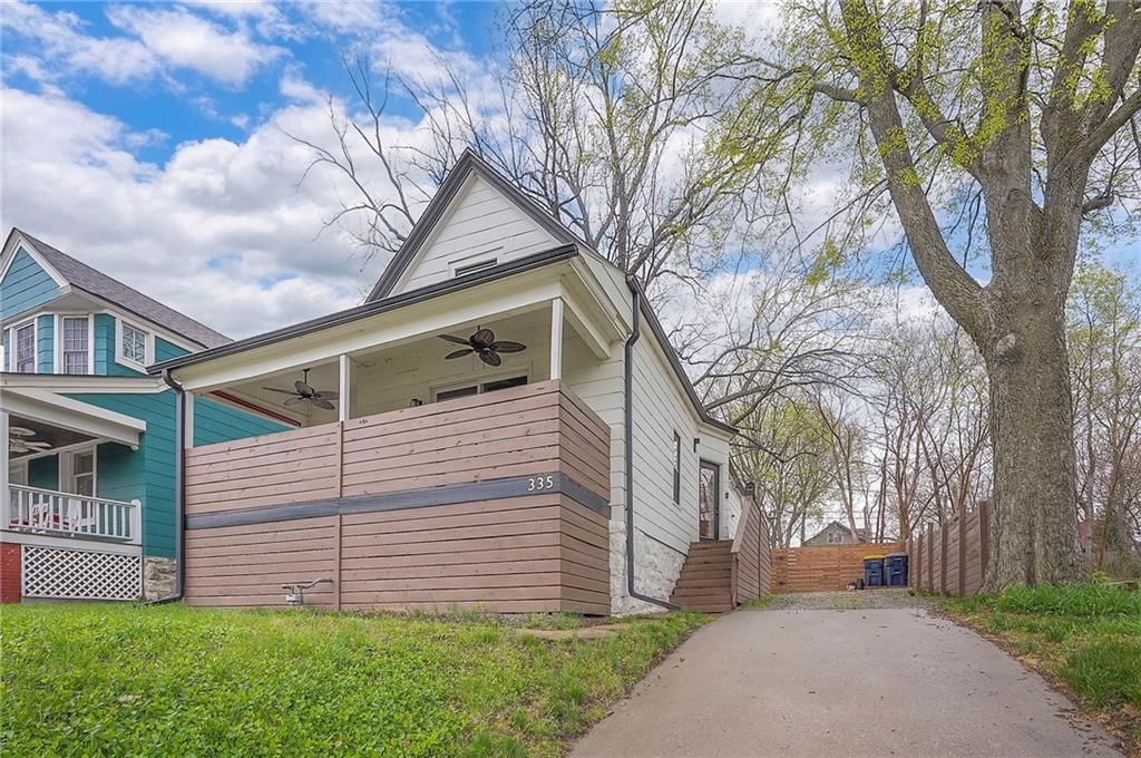 335 Maple Boulevard — photo 2
