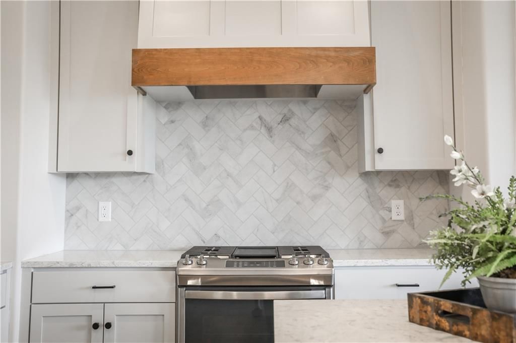 22109 W 80th Terrace — photo 6