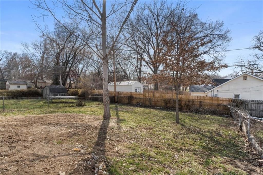 902 S HADEN Street — photo 18