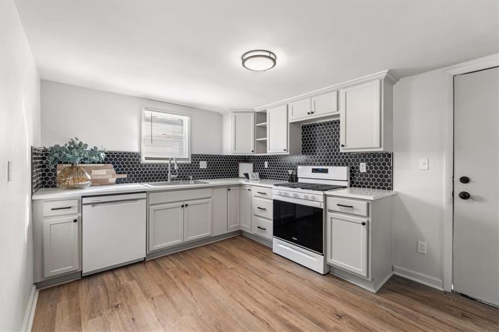 902 S HADEN Street — photo 7