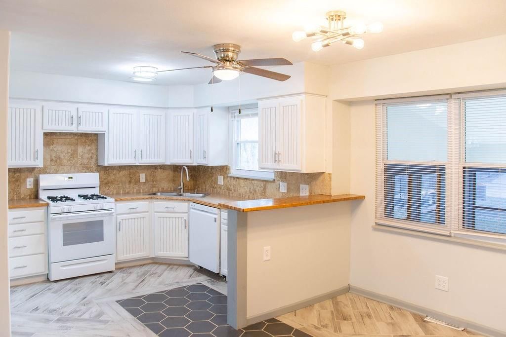2107 S Park Avenue — photo 8