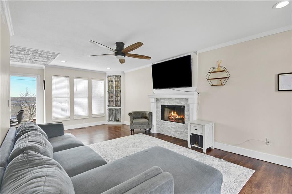 820 N Poplar Street — photo 4