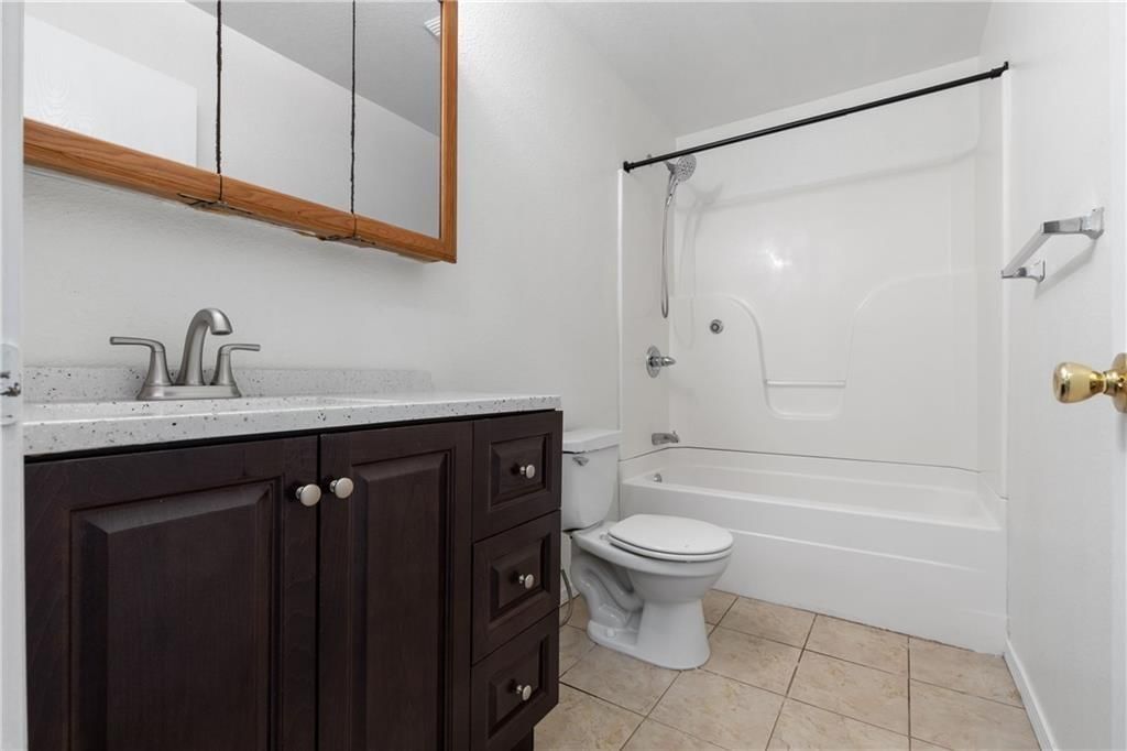 2810 Kensington Avenue — photo 8