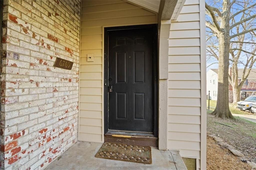 6769 N Askew Circle — photo 2