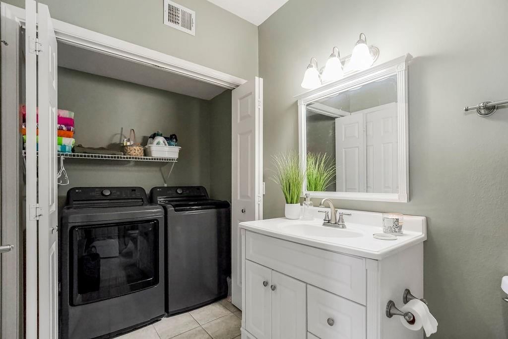 11610 Tomahawk Creek Parkway — photo 16